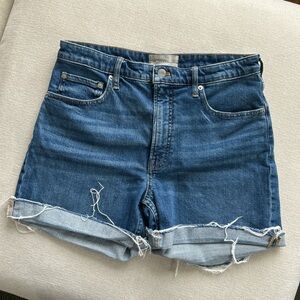 EVERLANE: “THE CHEEKY JEAN SHORT”
